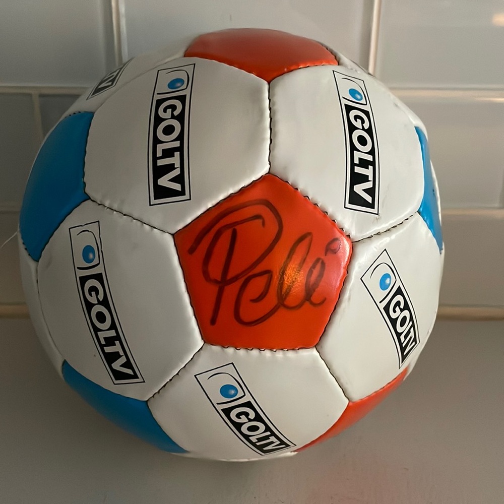 World Cup Fans!!! Pele signed Gol TV soccer ball.